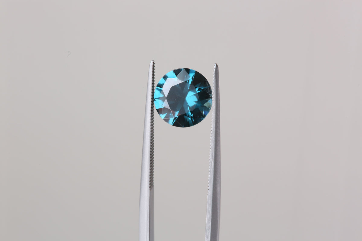 1.77 carat Teal Round Brilliant Cut Sapphire