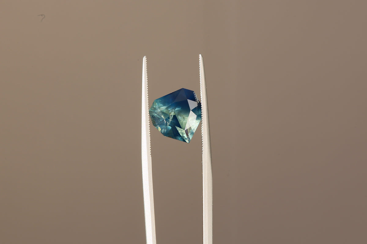 3.61 carats Geometric Heart Shield Sapphire