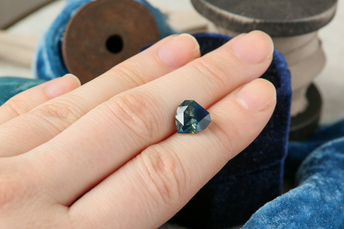 3.61 carats Geometric Heart Shield Sapphire