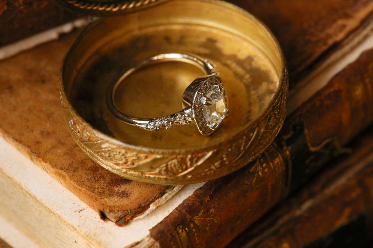 The Fable Luxe Halo Setting Only